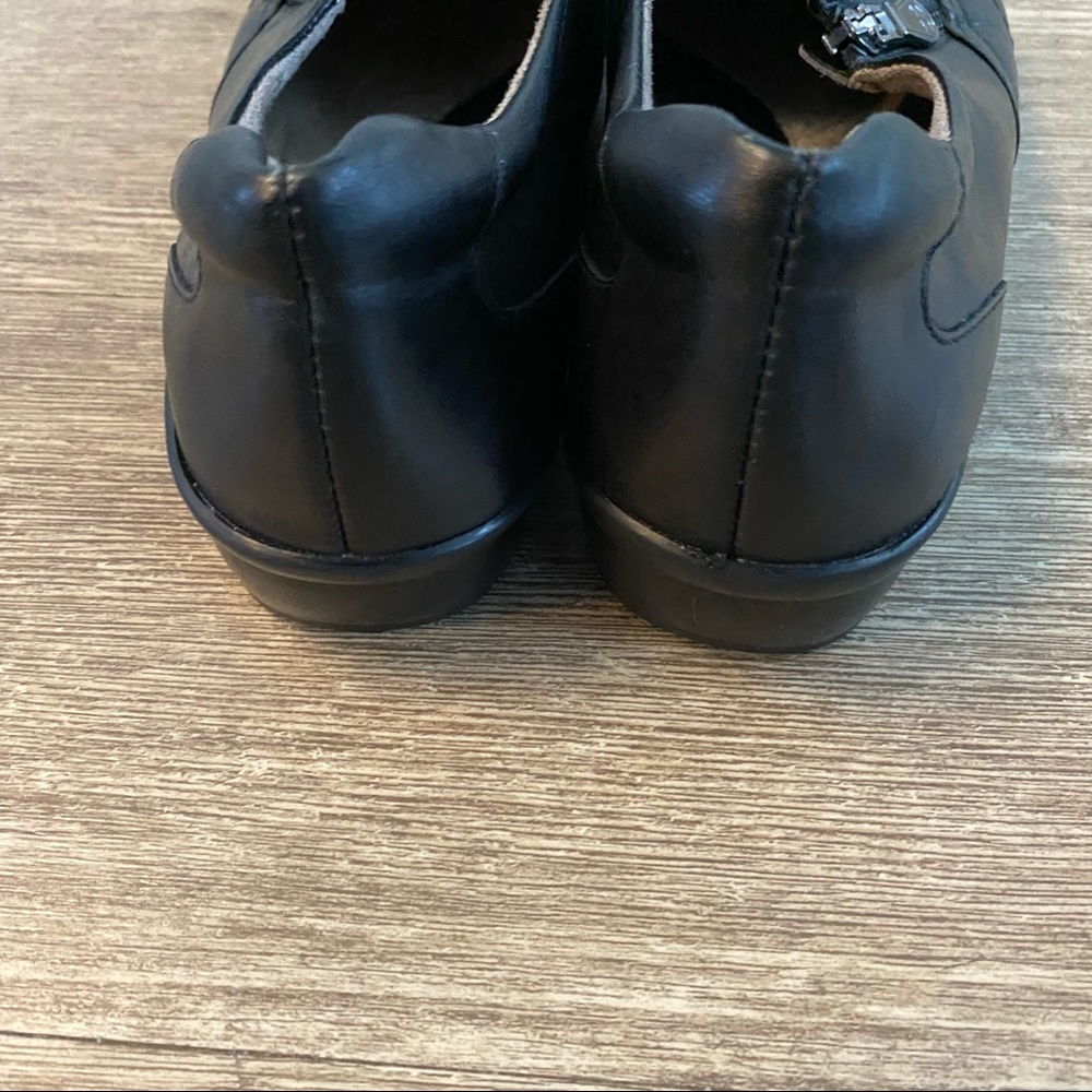 Naturalizer N5 Women’s Black Loafers - Picture 4 of 5